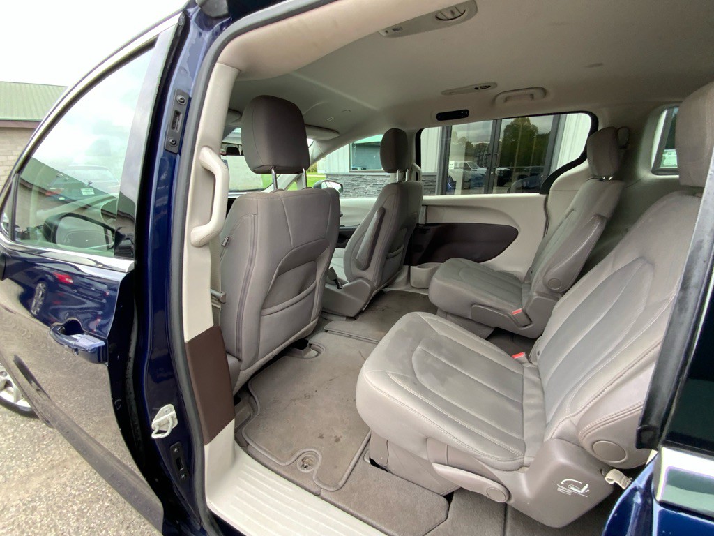 2018 Chrysler Pacifica Image 11