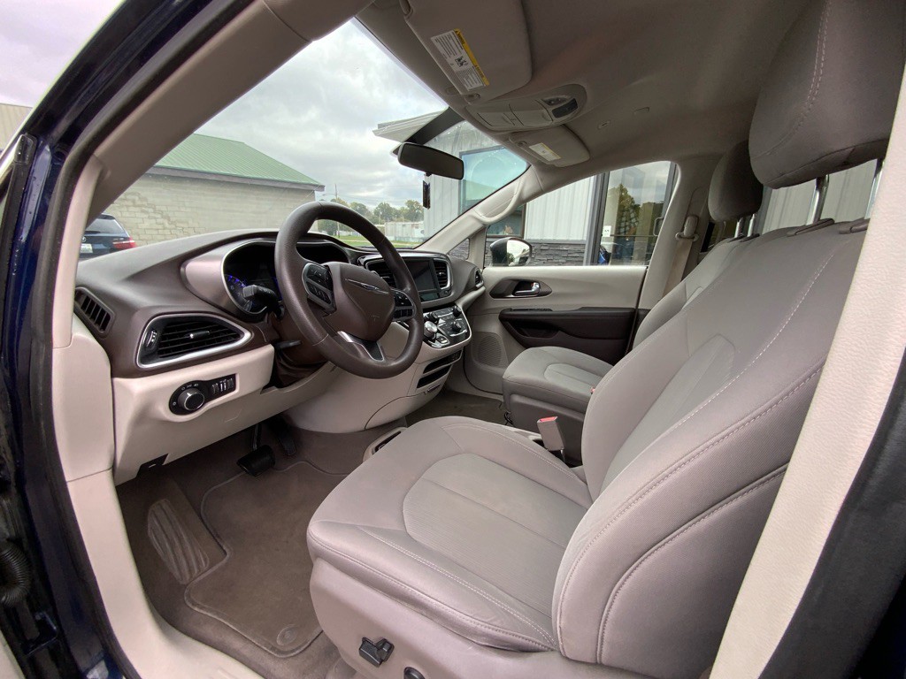2018 Chrysler Pacifica Image 12