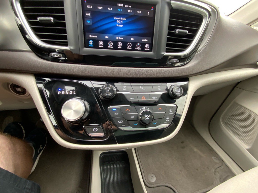 2018 Chrysler Pacifica Image 15