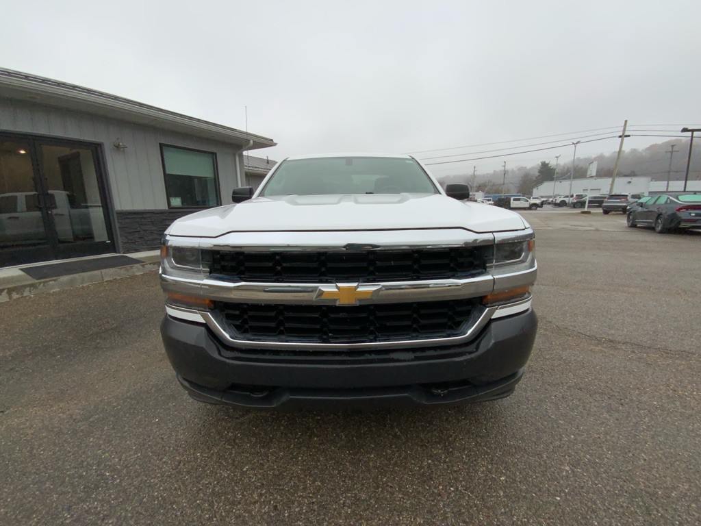 2018 Chevrolet Silverado 1500 Image 2