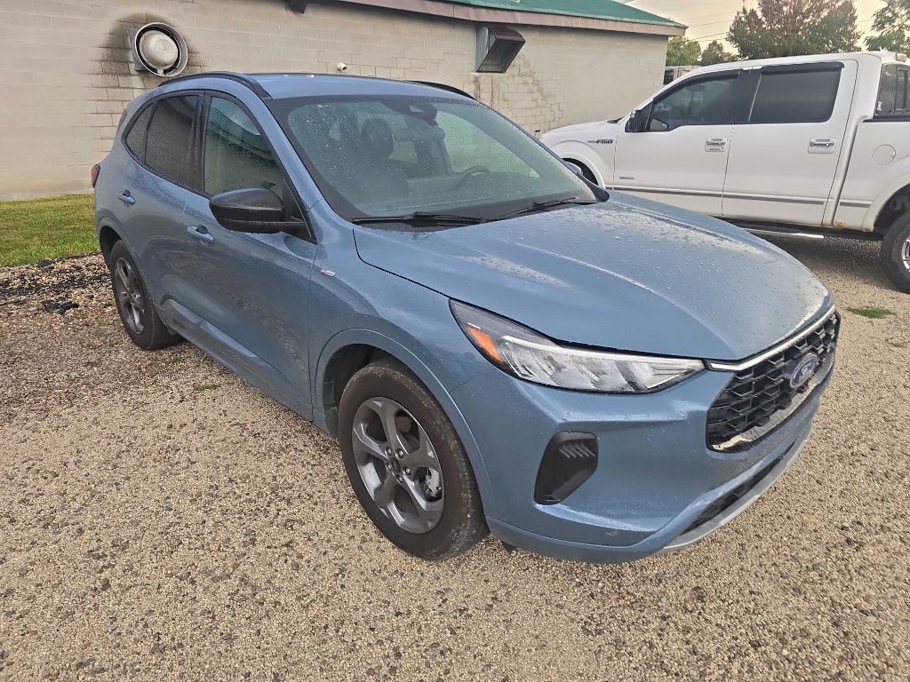 2023 Ford Escape Image 3