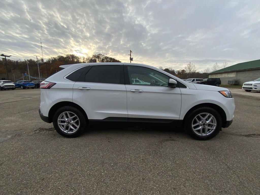 2023 Ford Edge Image 4