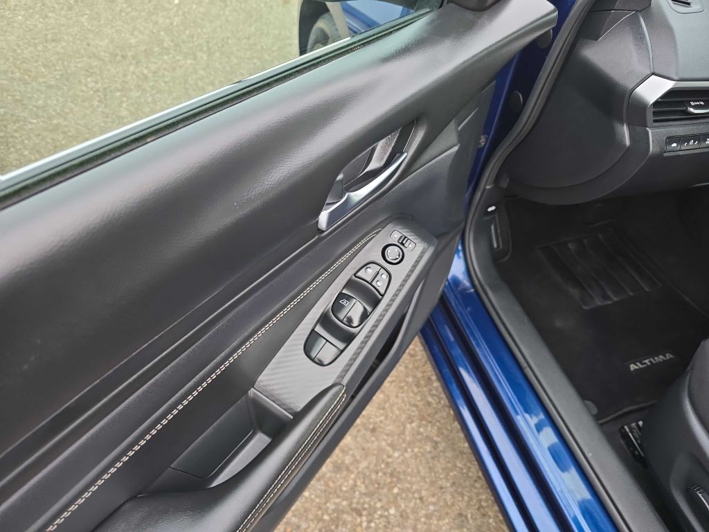 2020 Nissan Altima Image 9