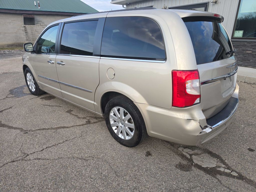 2014 Chrysler Town & Country Image 7