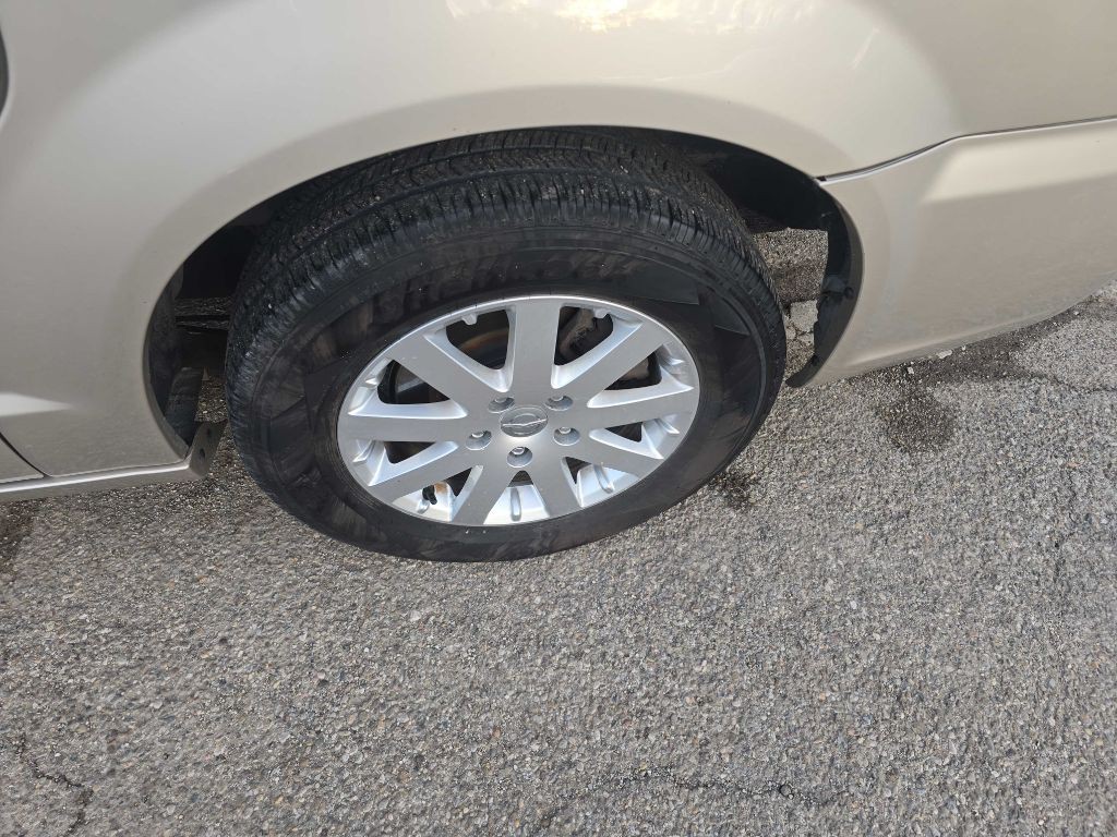 2014 Chrysler Town & Country Image 9