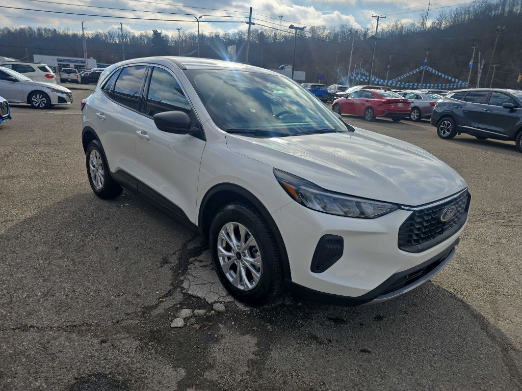 2023 Ford Escape Image 2