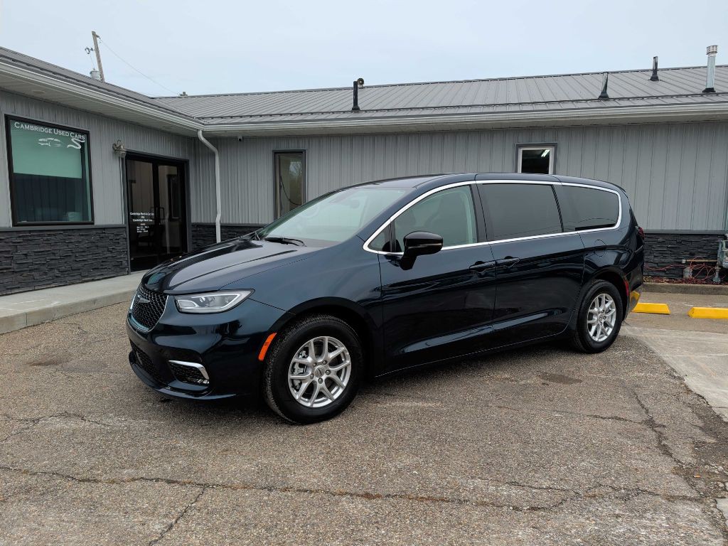 2024 Chrysler Pacifica Image 1