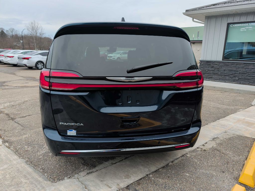 2024 Chrysler Pacifica Image 3