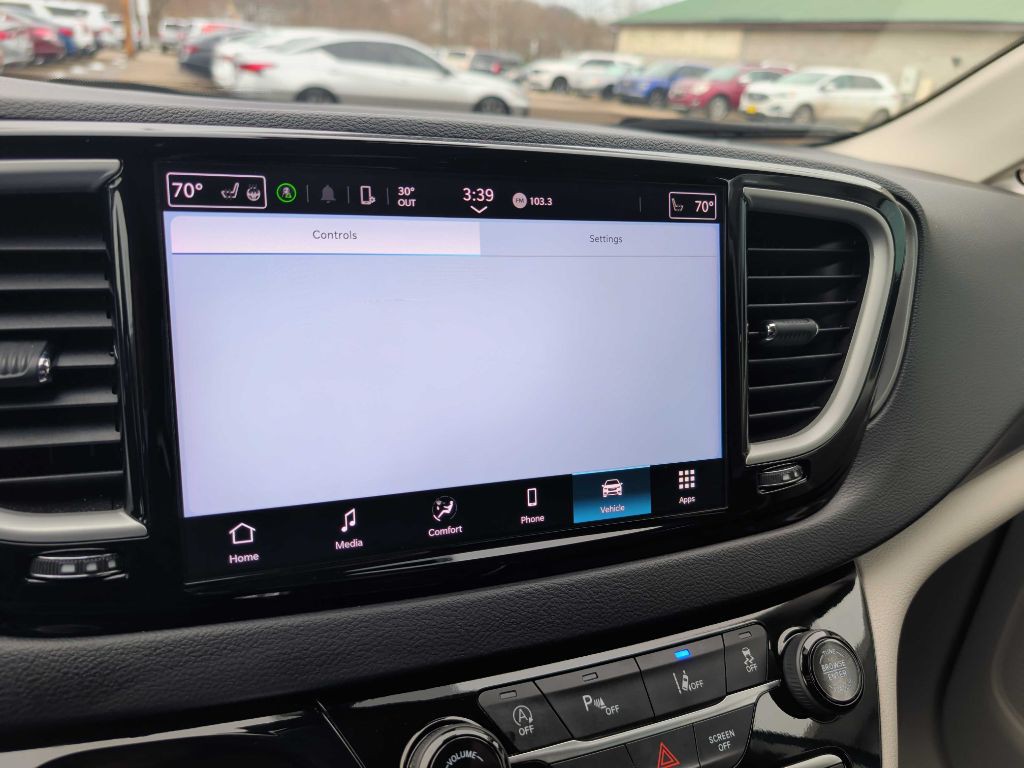 2024 Chrysler Pacifica Image 5