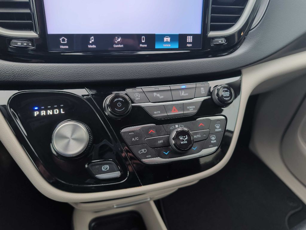 2024 Chrysler Pacifica Image 6