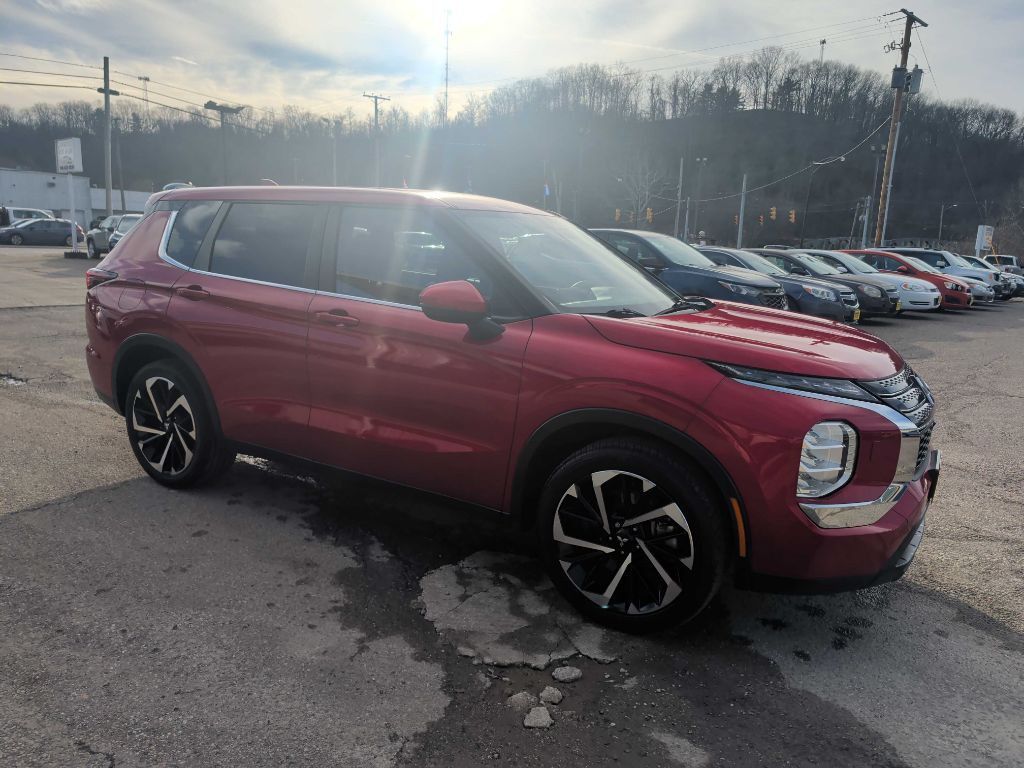 2022 Mitsubishi Outlander Image 1