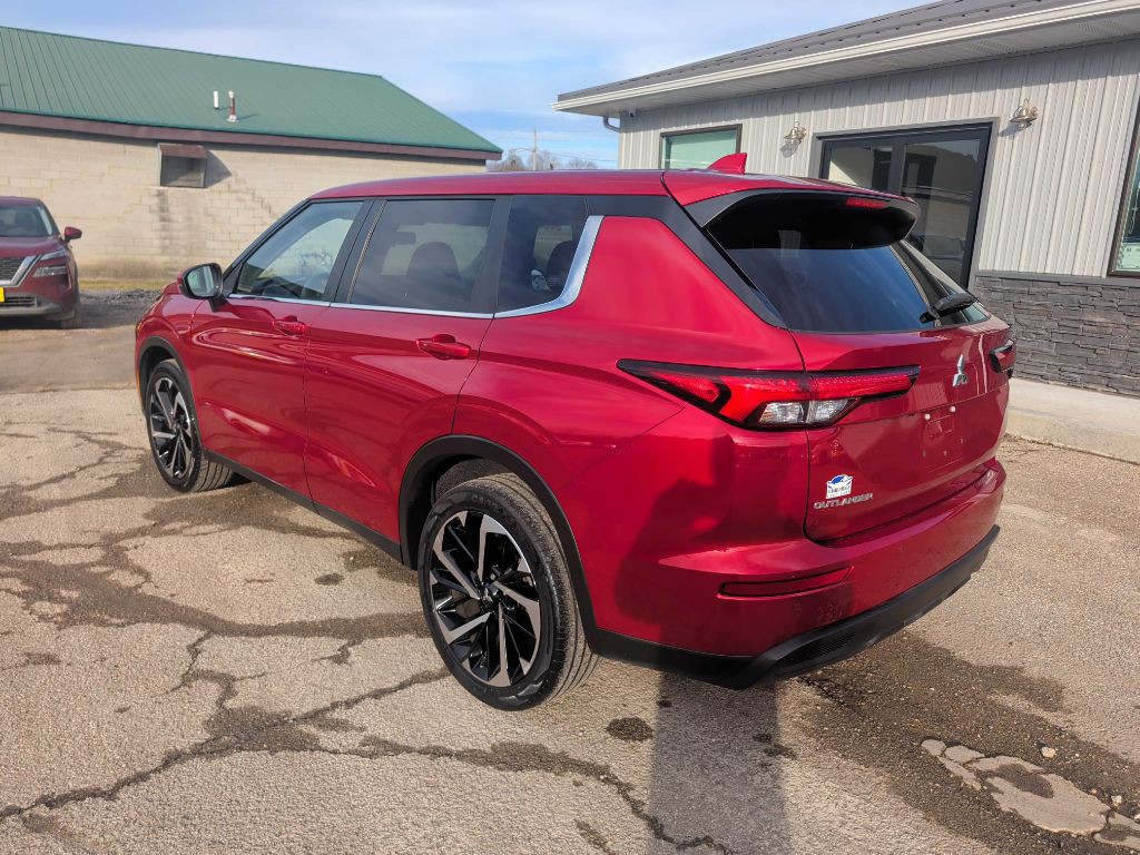2022 Mitsubishi Outlander Image 4