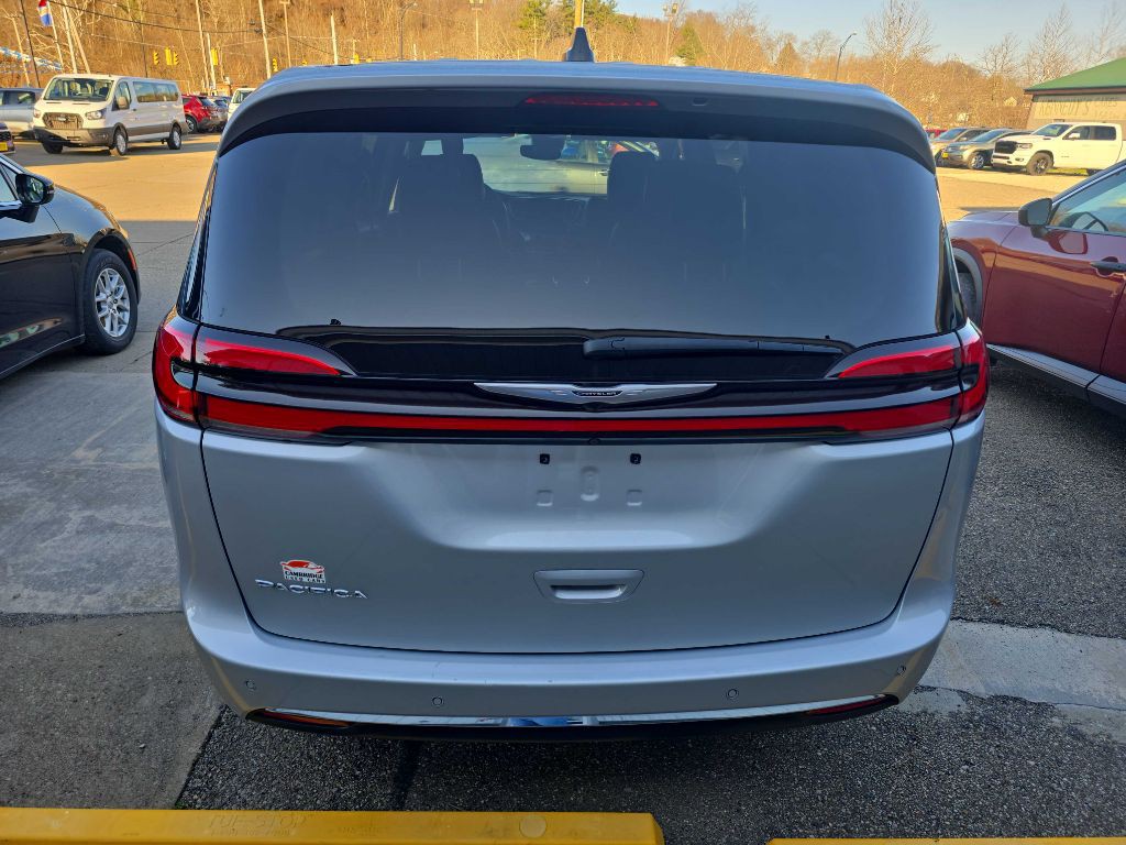 2024 Chrysler Pacifica Image 3