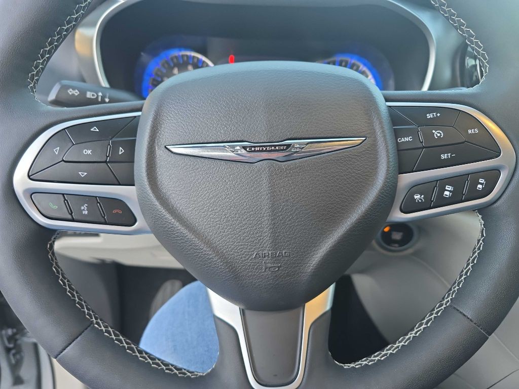 2024 Chrysler Pacifica Image 12
