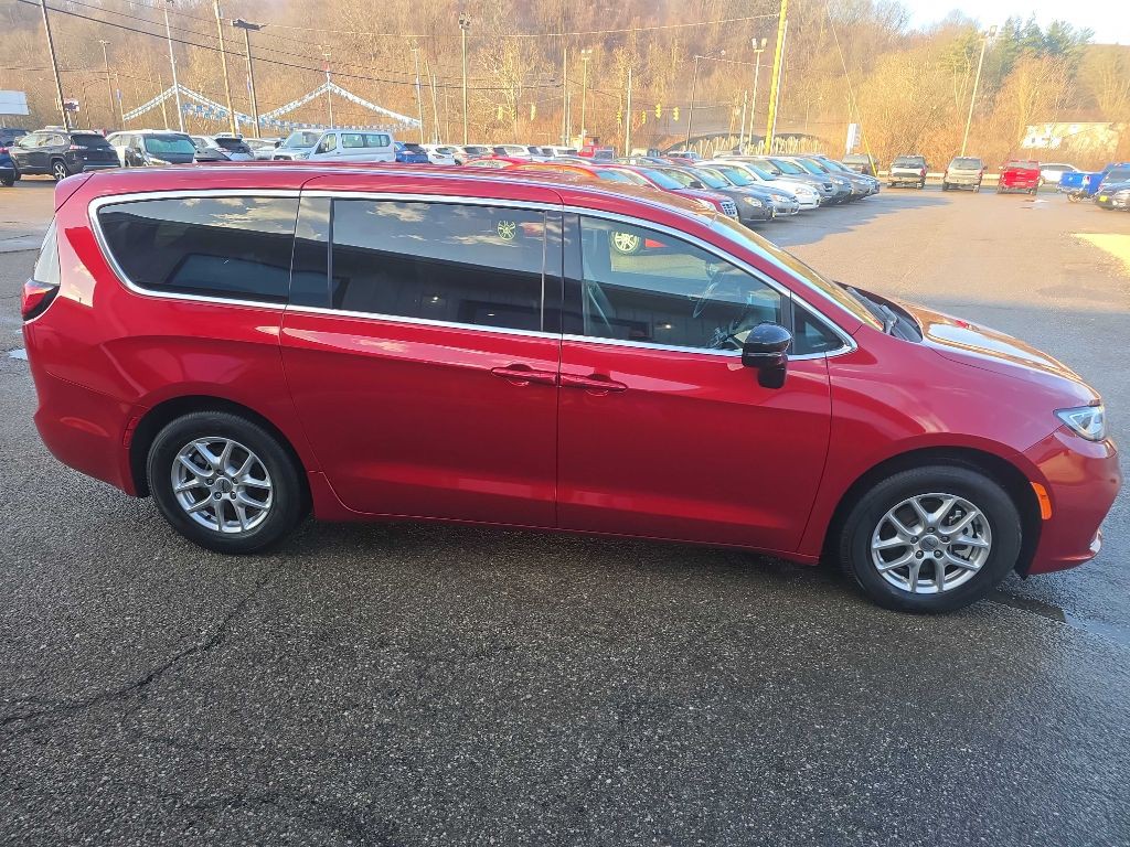 2025 Chrysler Pacifica Image 1