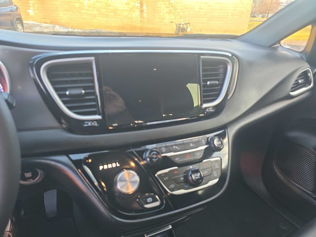 2025 Chrysler Pacifica Image 13
