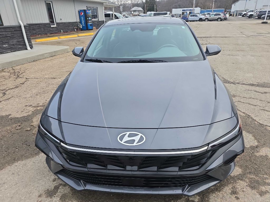 2025 Hyundai Elantra Image 4
