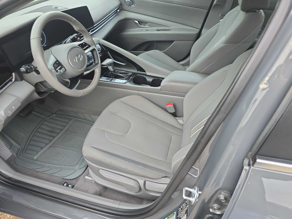 2025 Hyundai Elantra Image 10