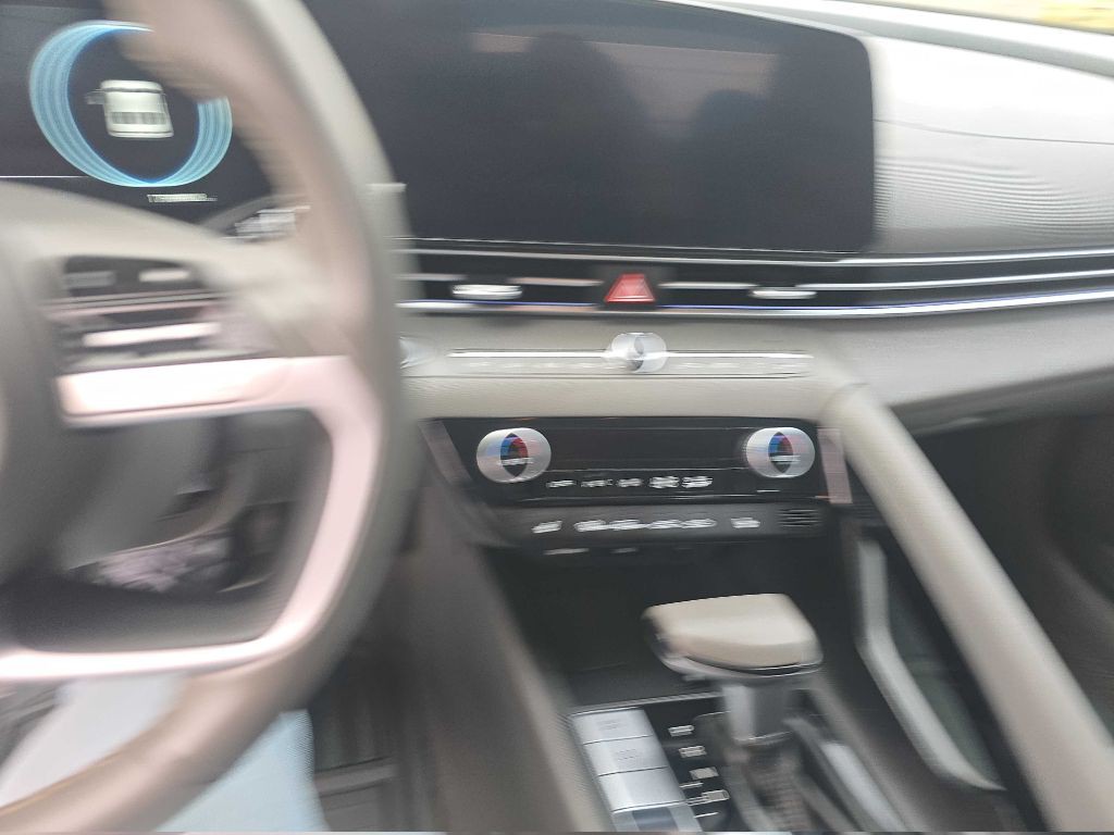 2025 Hyundai Elantra Image 11