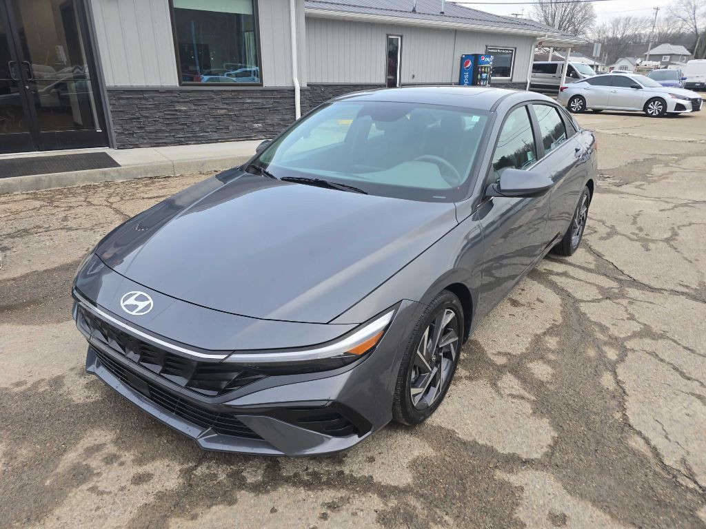 2025 Hyundai Elantra Image 1