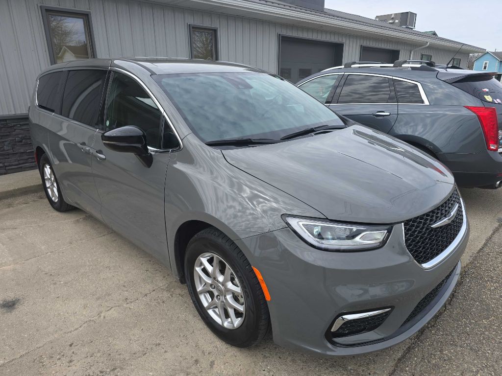 2025 Chrysler Pacifica Image 5