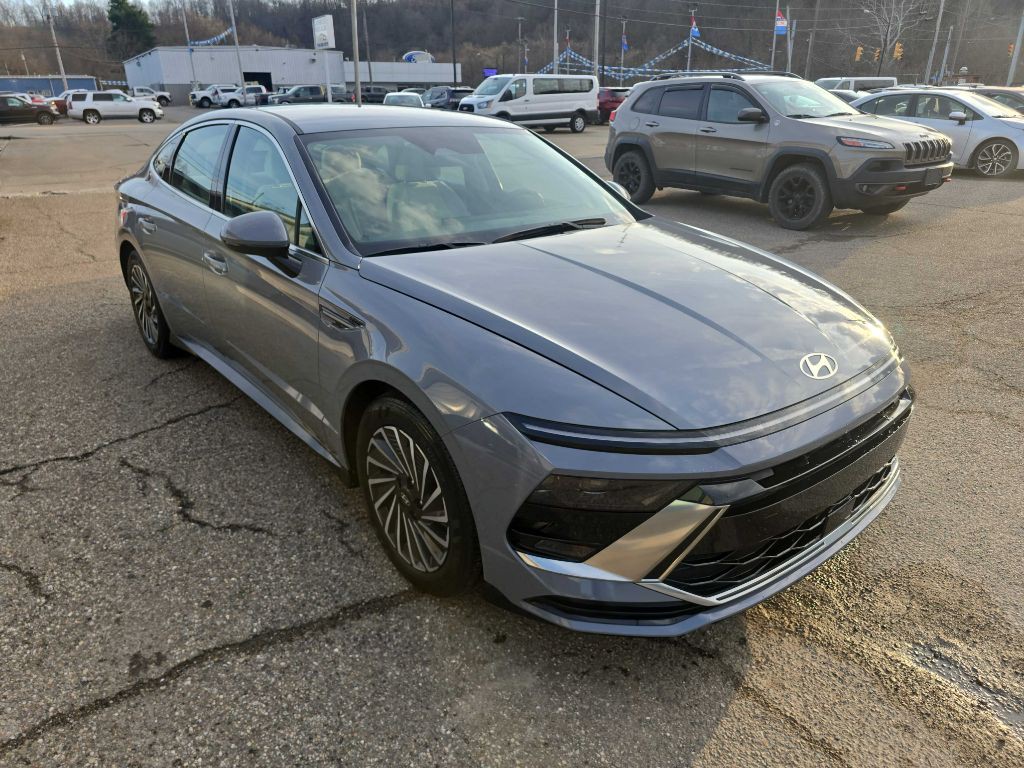 2025 Hyundai Sonata Image 2