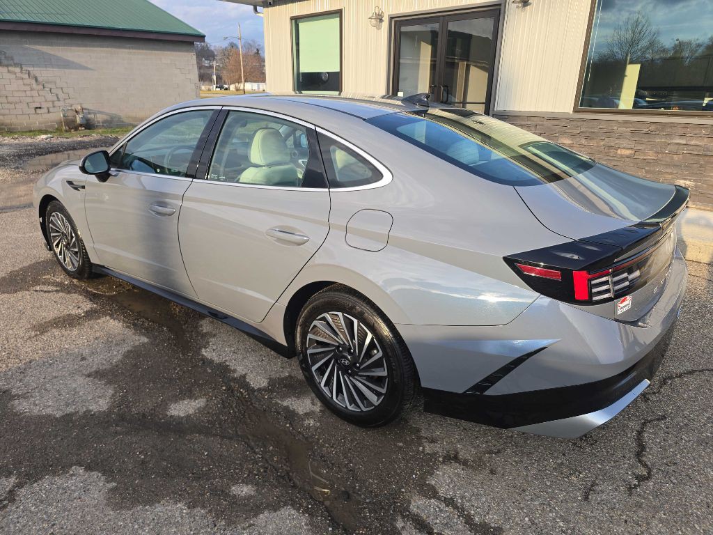 2025 Hyundai Sonata Image 2