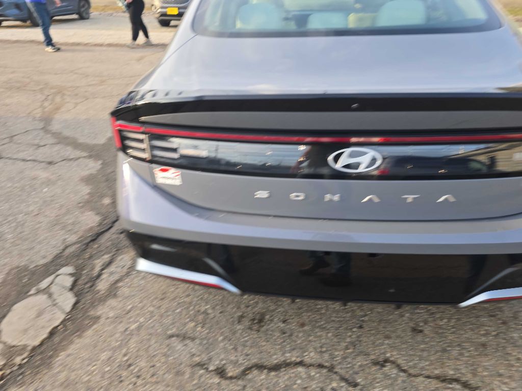 2025 Hyundai Sonata Image 3