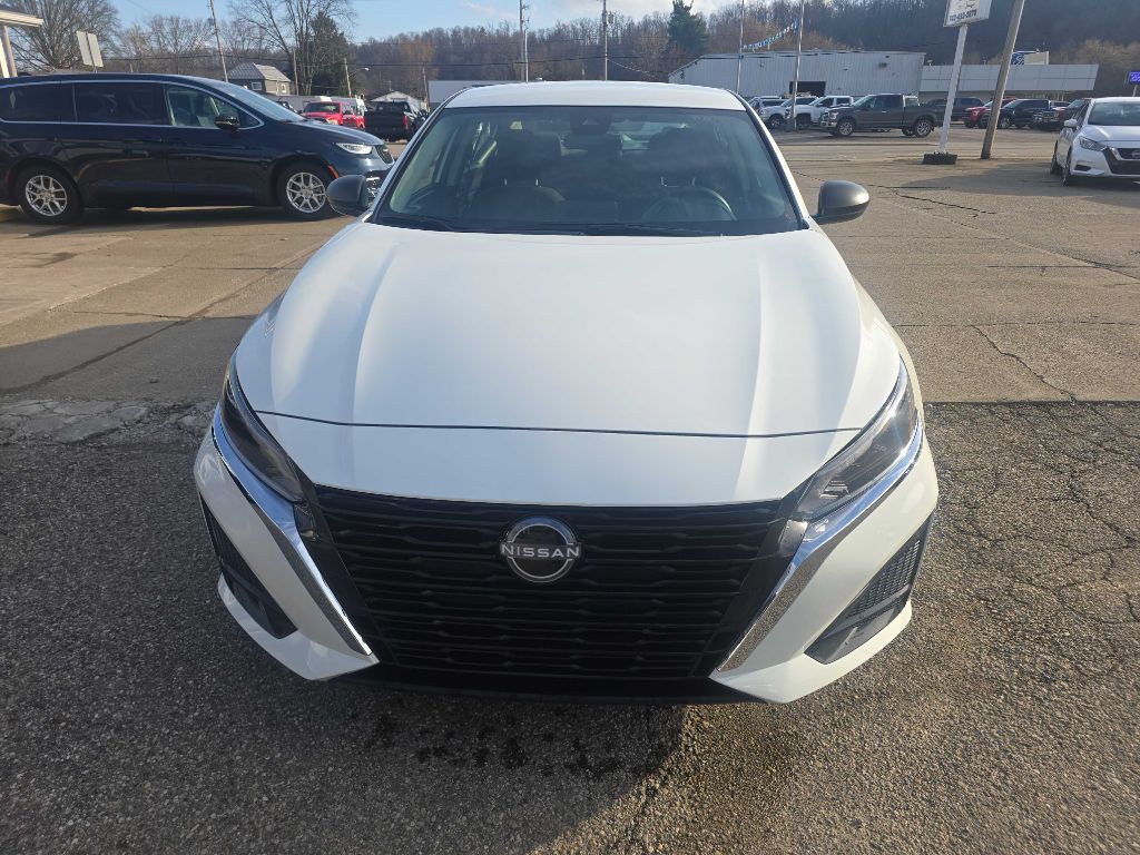 2025 Nissan Altima Image 2