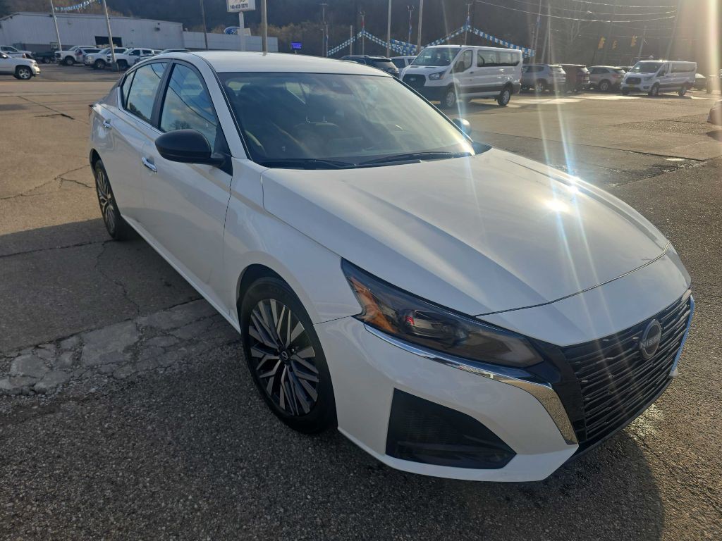 2025 Nissan Altima Image 4