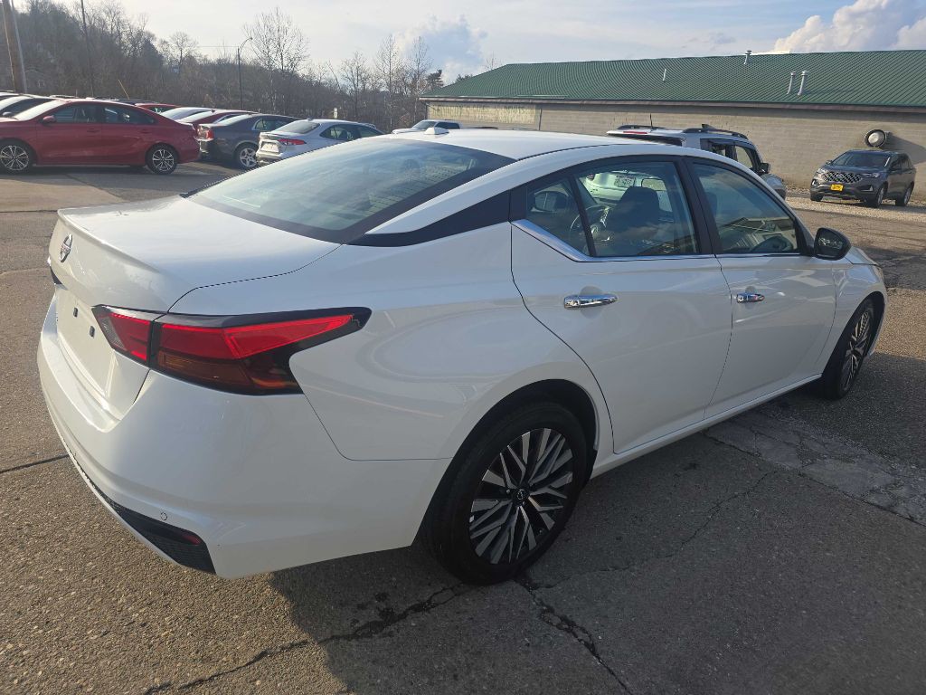 2025 Nissan Altima Image 5