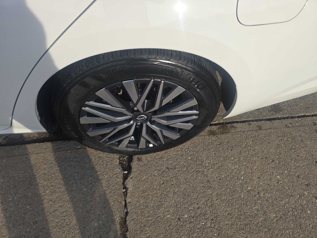 2025 Nissan Altima Image 7