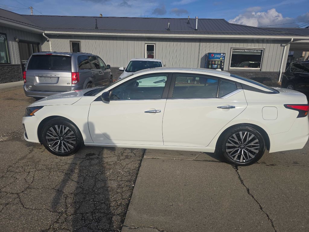 2025 Nissan Altima Image 8