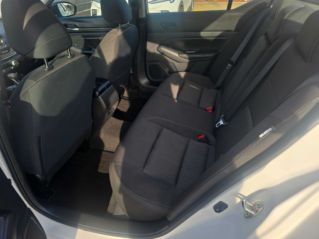 2025 Nissan Altima Image 9