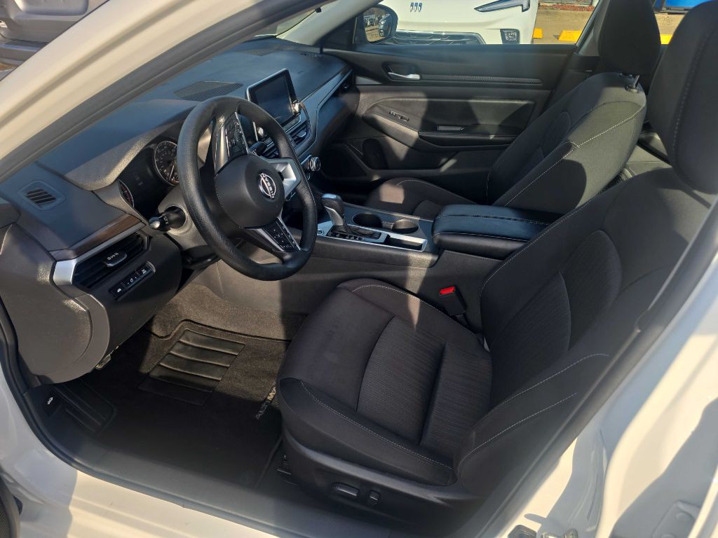 2025 Nissan Altima Image 11
