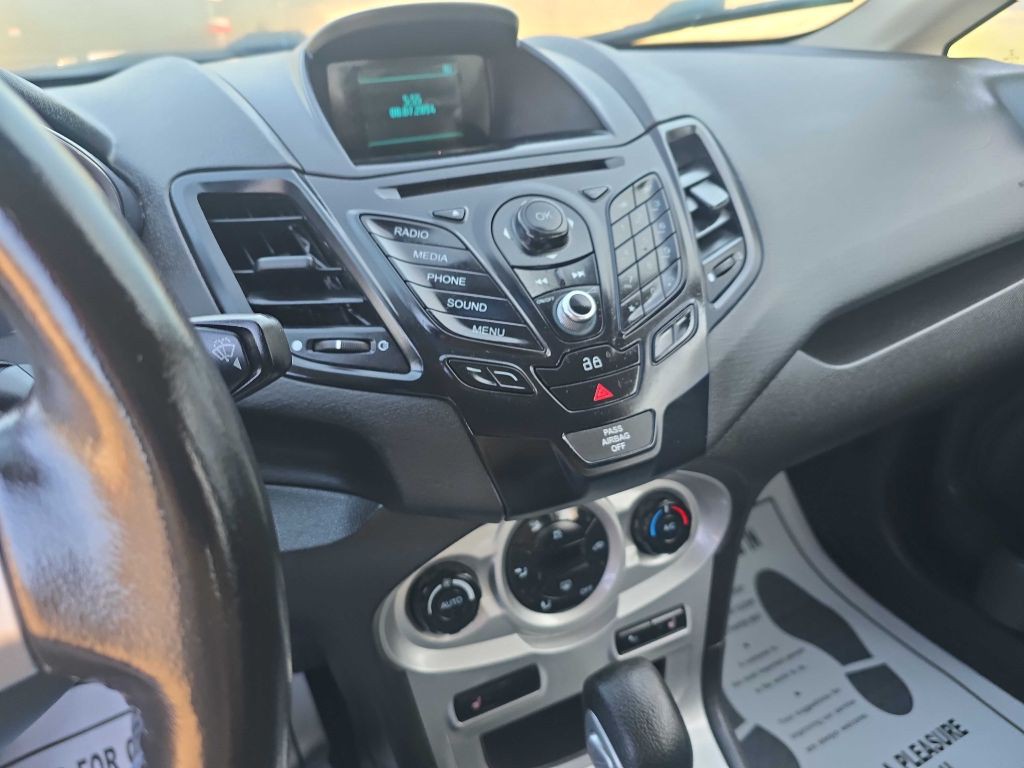 2014 Ford Fiesta Image 11