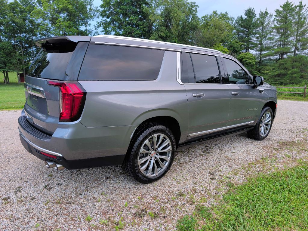 2021 GMC Yukon Image 3