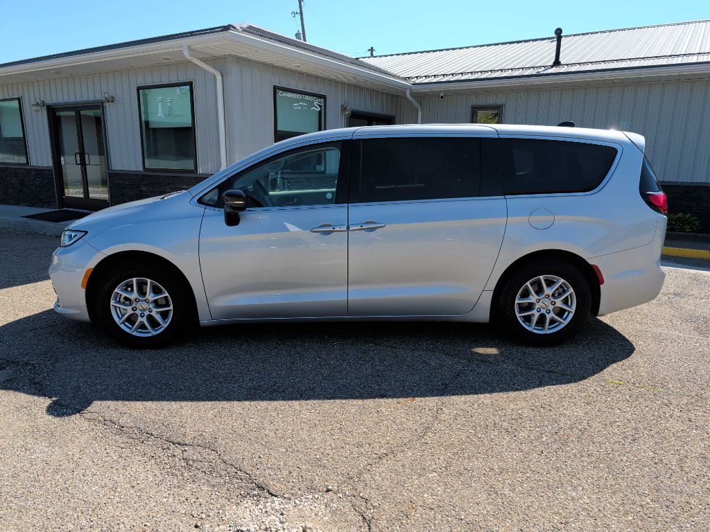 2024 Chrysler Pacifica Image 5