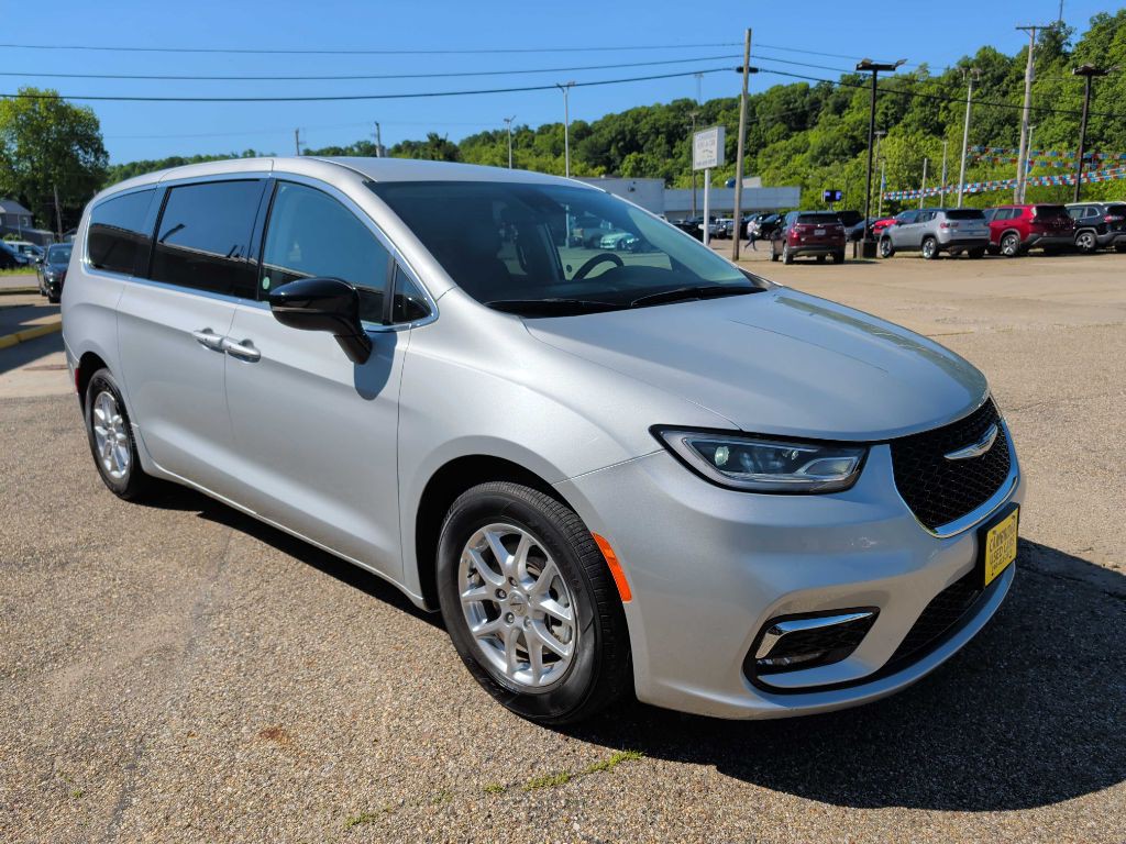 2024 Chrysler Pacifica Image 8
