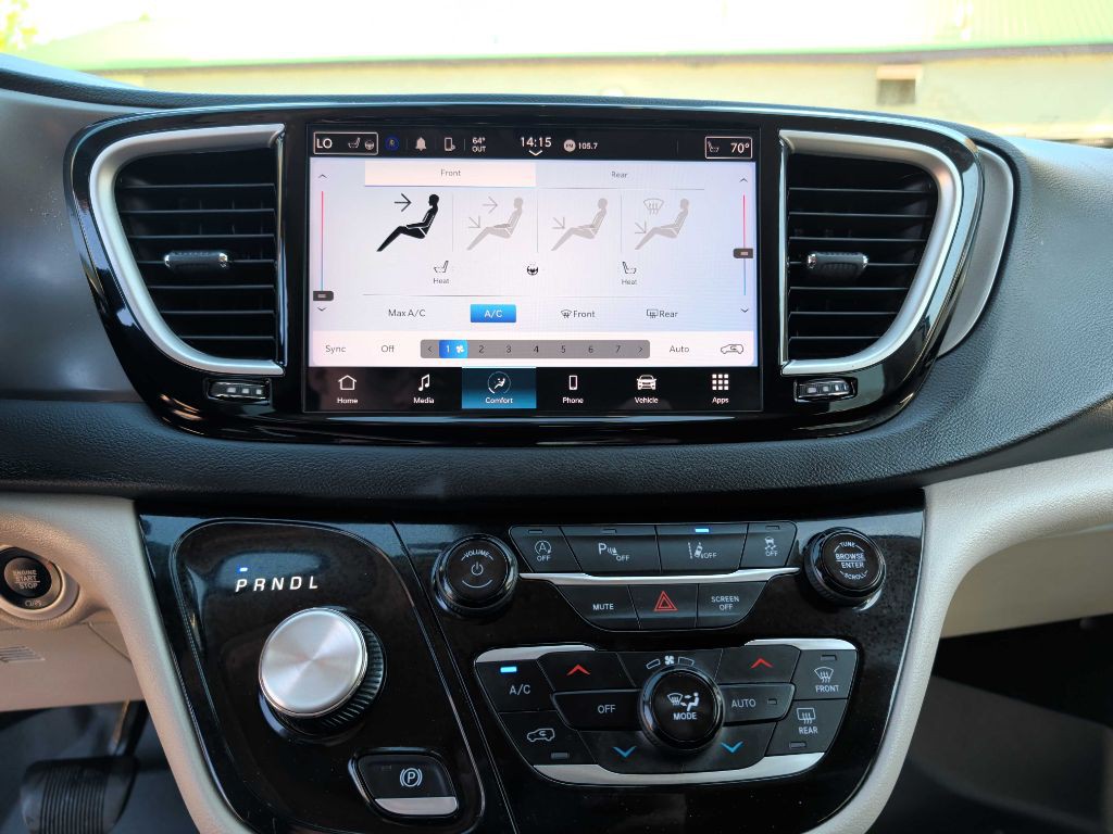 2024 Chrysler Pacifica Image 12