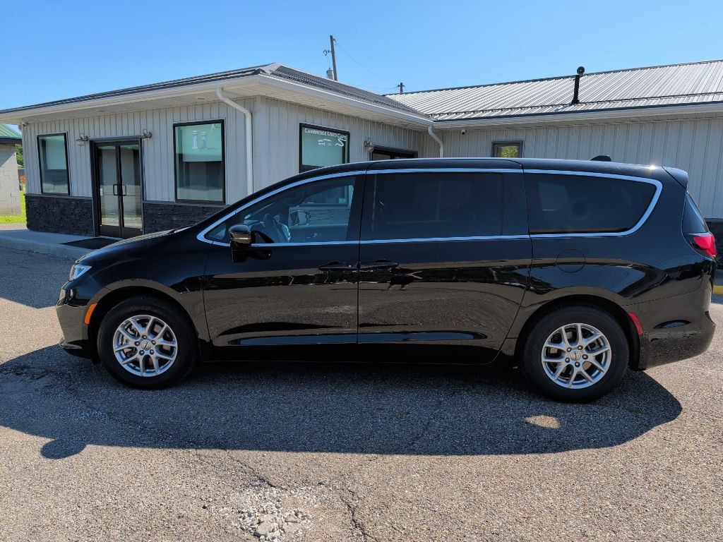 2024 Chrysler Pacifica Image 19
