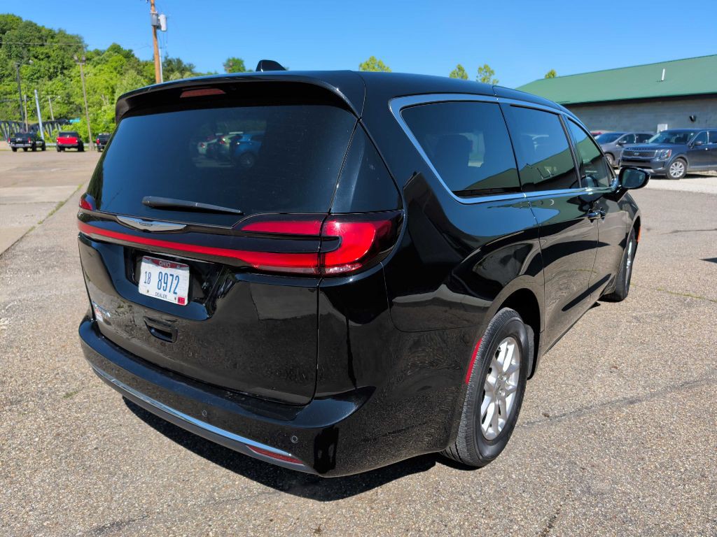 2024 Chrysler Pacifica Image 20