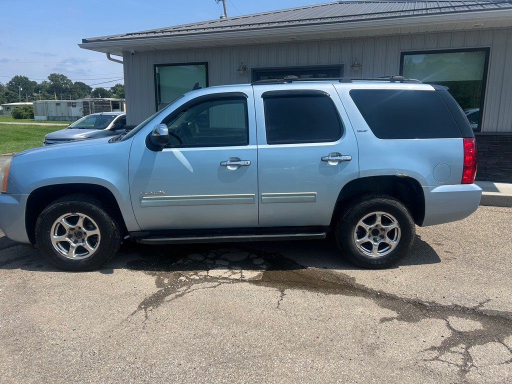 2011 GMC Yukon Image 2