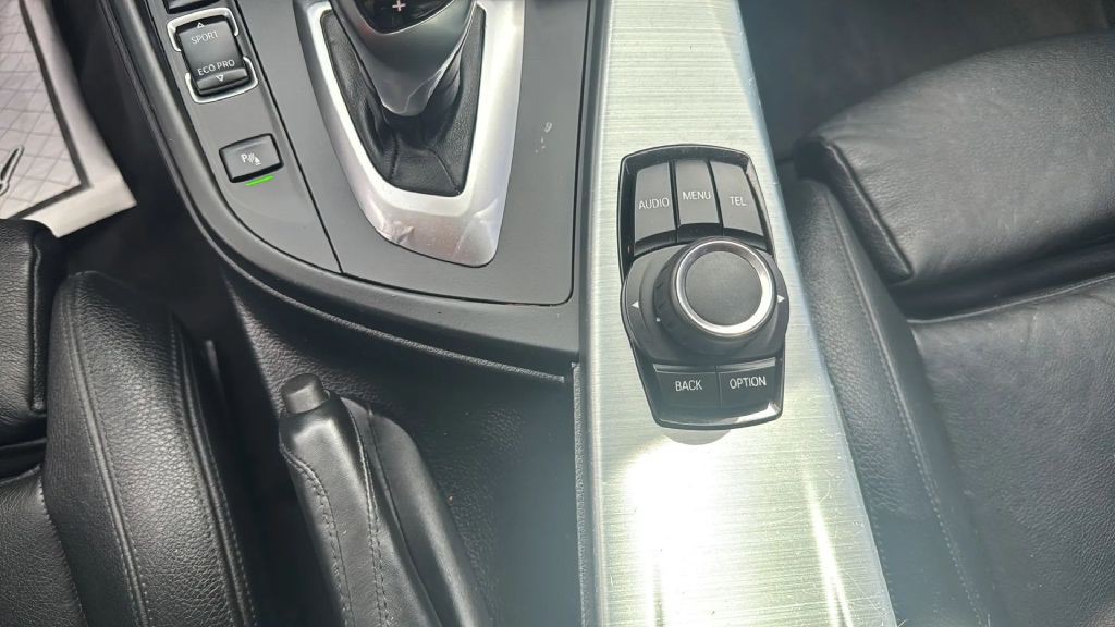 2016 BMW 3 Series Image 11