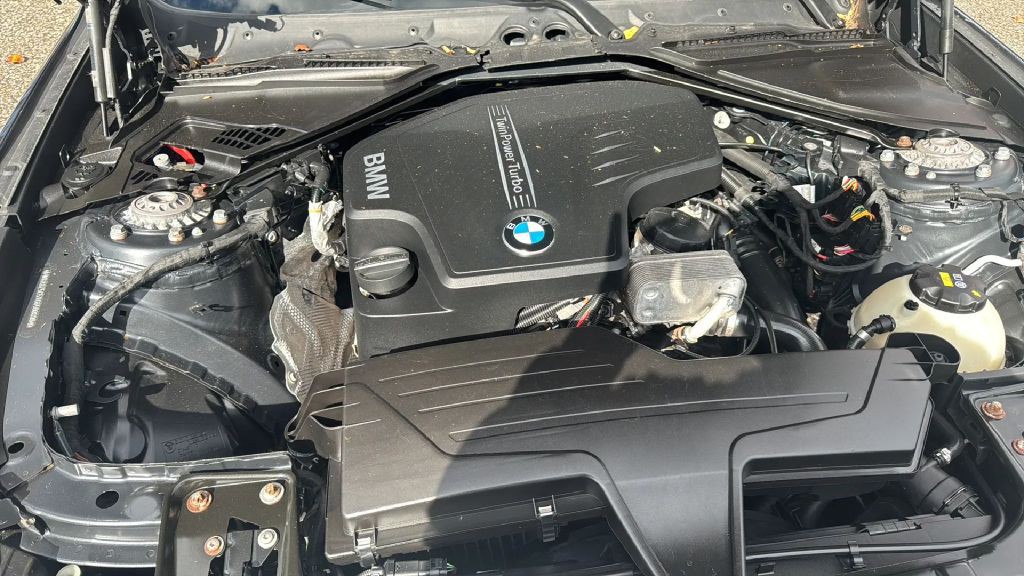 2016 BMW 3 Series Image 27