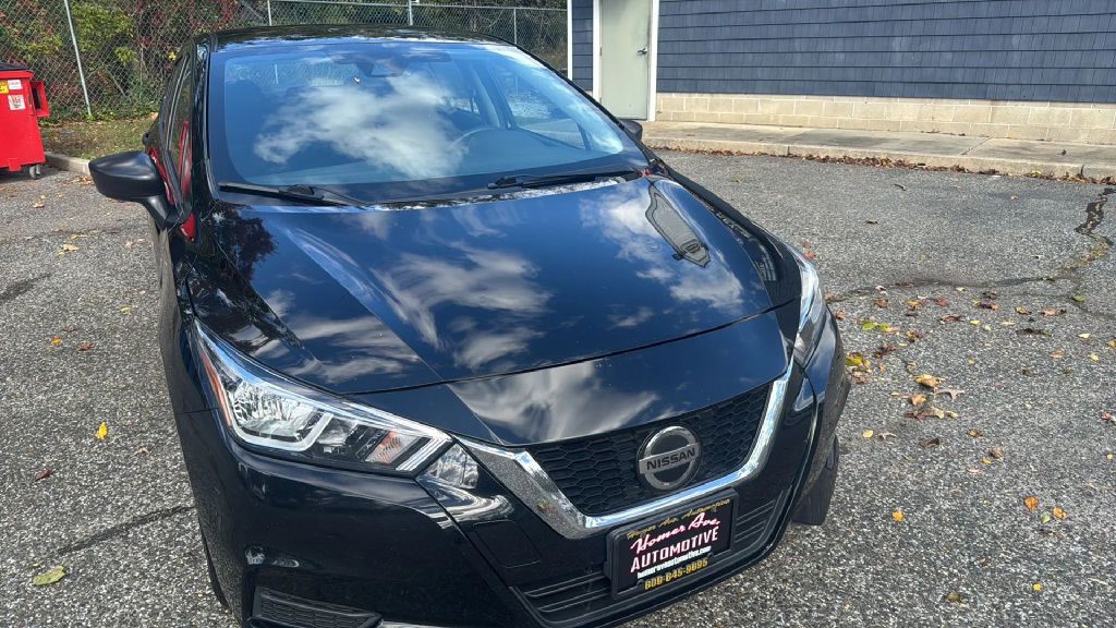 2022 Nissan Versa Image 2