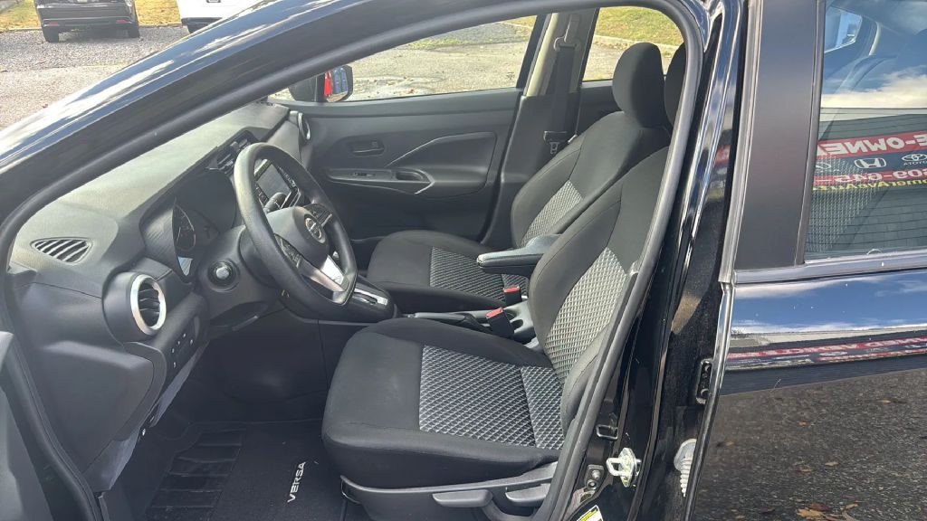 2022 Nissan Versa Image 5
