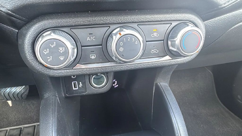 2022 Nissan Versa Image 10