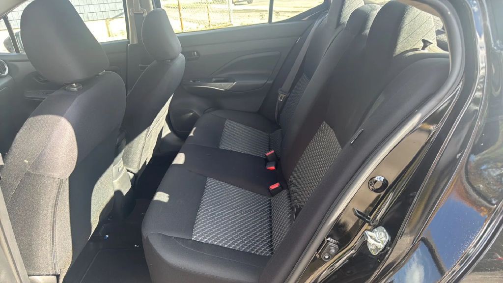 2022 Nissan Versa Image 12