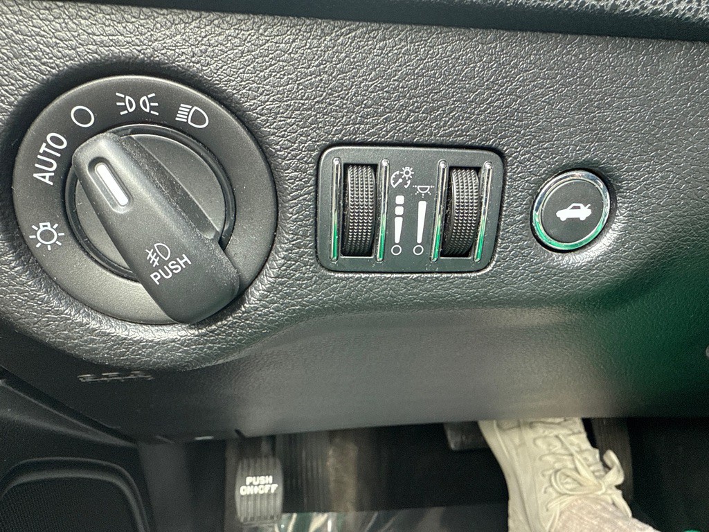 2015 Dodge Charger Image 18